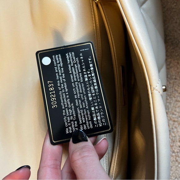 Chanel 19 beige large flap bag lambskin two tone metal - Picture 12 of 14